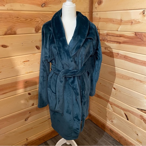 Victoria's Secret Other - Victoria's Secret Green Plush Robe Shawl Collar